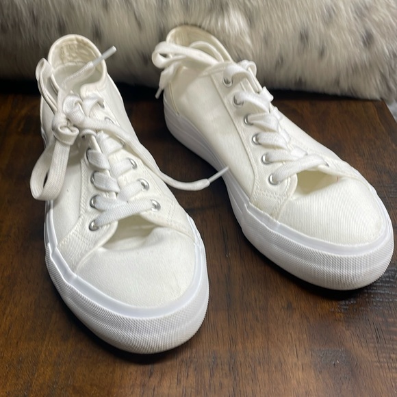 Women's White Tennis Shoes Sneakers Casual Walking Shoe - Picture 1 of 12